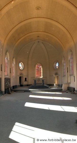 Hôpital militaire d'Ostende - (c) Forbidden Places - Sylvain Margaine - Dans la petite chapelle