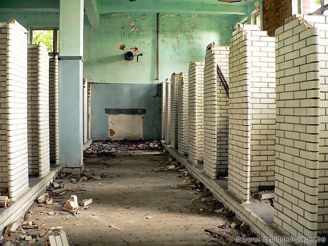 SNCB abandoned building - (c) Forbidden Places - Sylvain Margaine - Showers