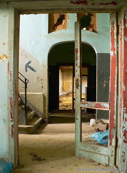 SNCB abandoned building - (c) Forbidden Places - Sylvain Margaine - And the beautiful exit...