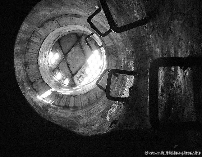 Australian underground drains - (c) Forbidden Places - Sylvain Margaine - Melbourne, the great stairway. An eventual exit.