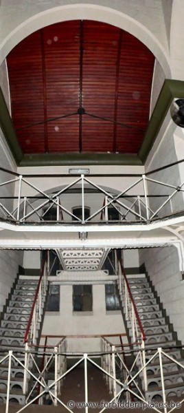 Prison de Pentridge, Melbourne - (c) Forbidden Places - Sylvain Margaine - L'escalier menant aux étages