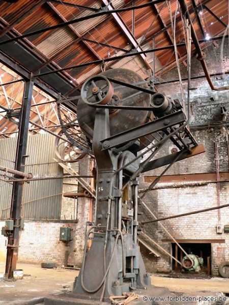 La fábrica de pernos Böel demolida - (c) Forbidden Places - Sylvain Margaine - Torture machine?