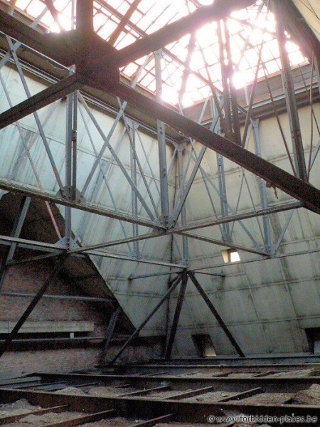 El Museo de los Horrores o la Escuela de Veterinaria de Anderlecht - (c) Forbidden Places - Sylvain Margaine - Eiffel glass roof