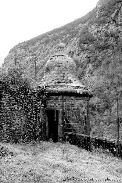 Le Fort du Portalet - (c) Forbidden Places - Sylvain Margaine - Une tour en cloche