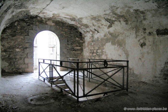 Le Fort du Portalet - (c) Forbidden Places - Sylvain Margaine - Entrée de la salle de garde