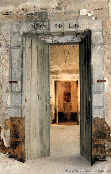 Le Fort du Portalet - (c) Forbidden Places - Sylvain Margaine - Chambre pour 20 lits