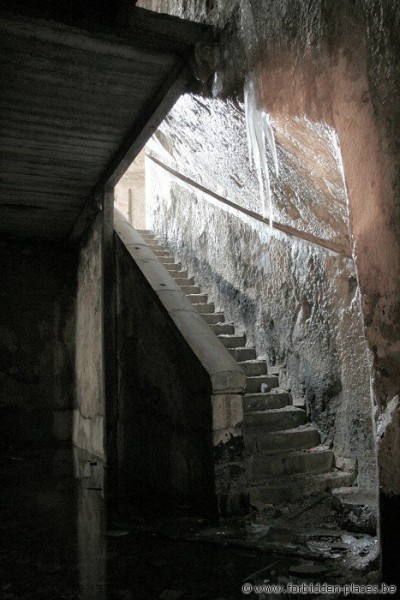 Fort Portalet - (c) Forbidden Places - Sylvain Margaine - Frozen stairways