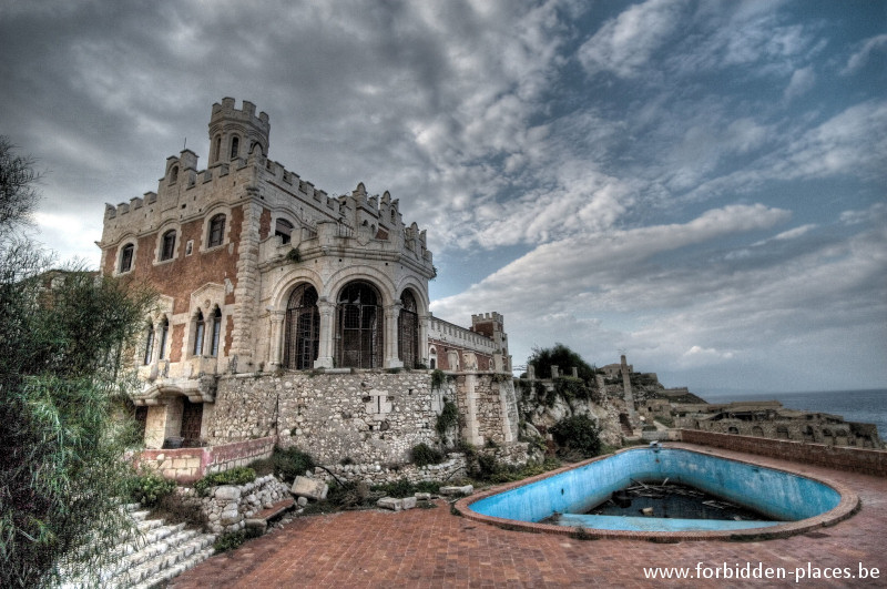 Le château de Portopalo - (c) Forbidden Places - Sylvain Margaine - AV belle résidence, vue imprenable...