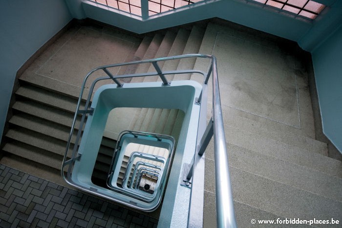 The Sauvenière's swimming-pool - (c) Forbidden Places - Sylvain Margaine - The vertiginous staircase.