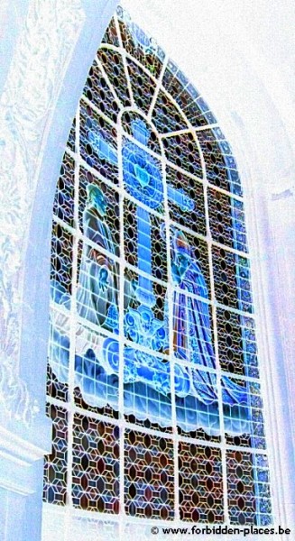 Los secretos de Saint Sulpice: Stained glass Sylvain Margaine (c) www.Forbidden-Places.net