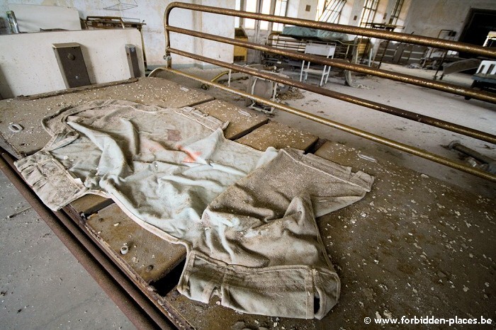 Sea View Children Hospital - (c) Forbidden Places - Sylvain Margaine - Small straitjacket