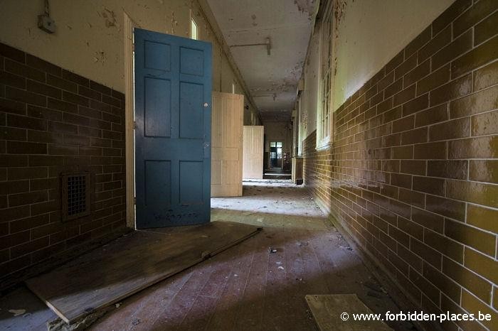 Hellingly hospital (East sussex mental asylum) - (c) Forbidden Places - Sylvain Margaine - Lights 1