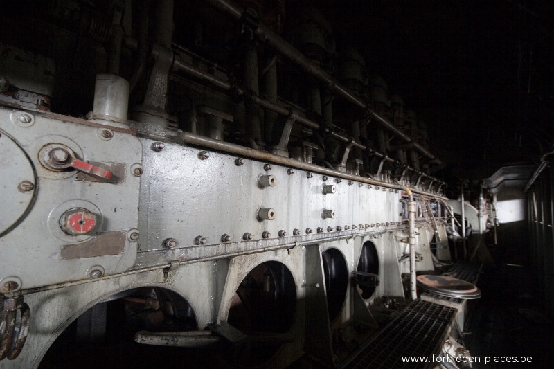 El cementerio de locomotoras - (c) Forbidden Places - Sylvain Margaine - In an engine