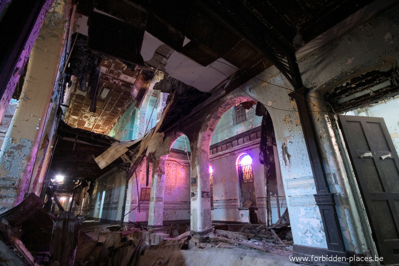 Hudson River State Hospital - (c) Forbidden Places - Sylvain Margaine - 1 - Arches & stained glasses