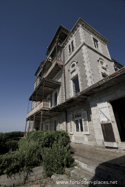 Le Château d'Ilbarritz - (c) Forbidden Places - Sylvain Margaine - 9 - Vue générale.