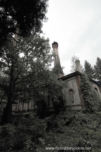 Le Sanatorium de Beelitz-Heilstätten - (c) Forbidden Places - Sylvain Margaine - 10 - Chaque bâtiment a sa propre chaufferie, identifiable aux cheminées.