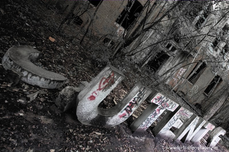 Le Sanatorium de Beelitz-Heilstätten - (c) Forbidden Places - Sylvain Margaine - 16 - Guten Tag!