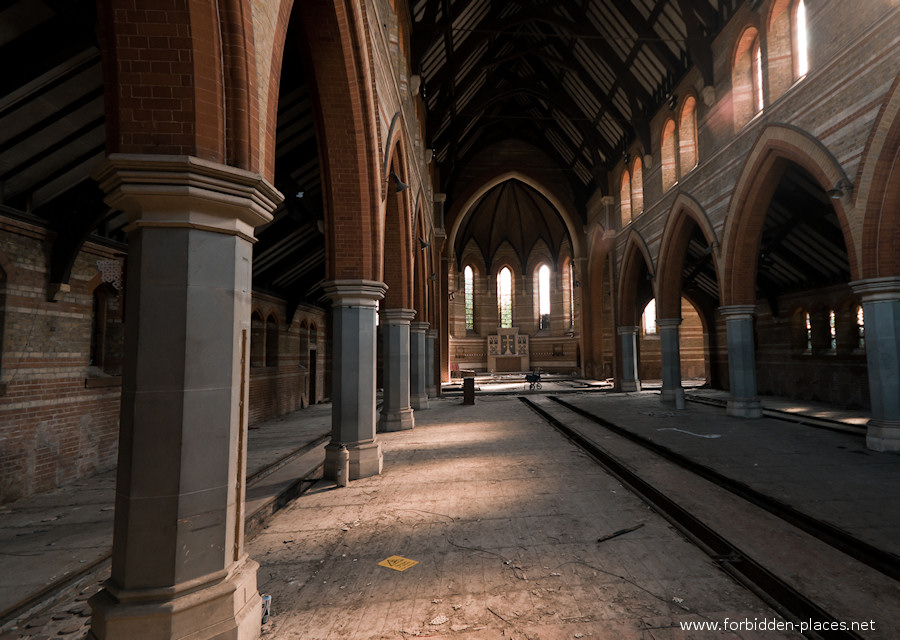 Cane Hill Asylum - (c) Forbidden Places - Sylvain Margaine - 5- Chapel.