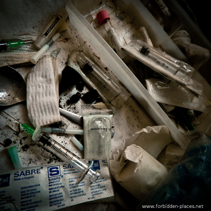 Cane Hill Asylum - (c) Forbidden Places - Sylvain Margaine - 7 - Medication.