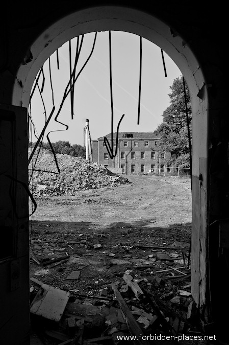 El Asilò de Cane Hill - (c) Forbidden Places - Sylvain Margaine - 8 - Demolition.