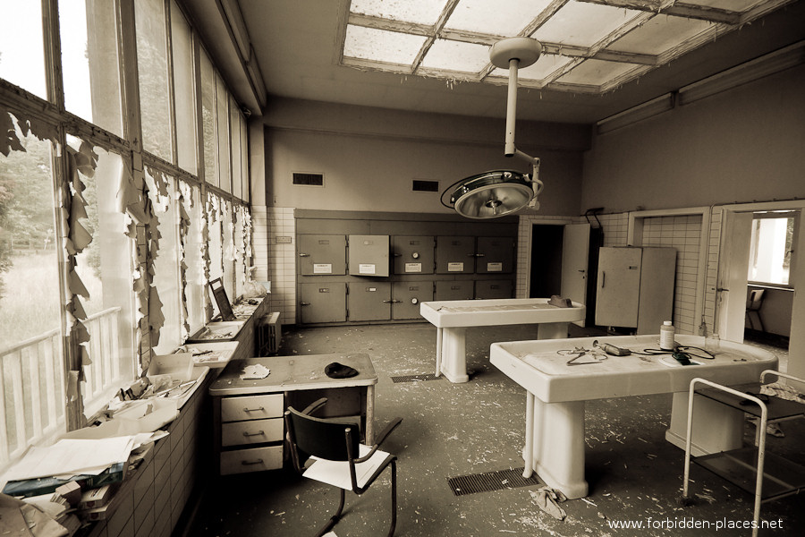 Antwerp's Forensic Institute - (c) Forbidden Places - Sylvain Margaine - 3- Postmortem examination (1).