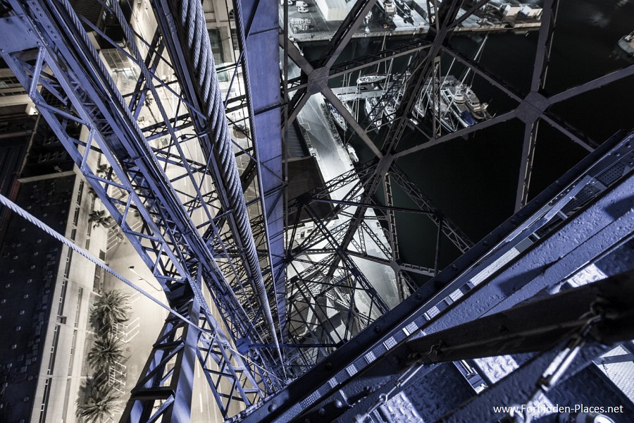 Rooftops Around The World - (c) Forbidden Places - Sylvain Margaine - 6- Urban cable car.