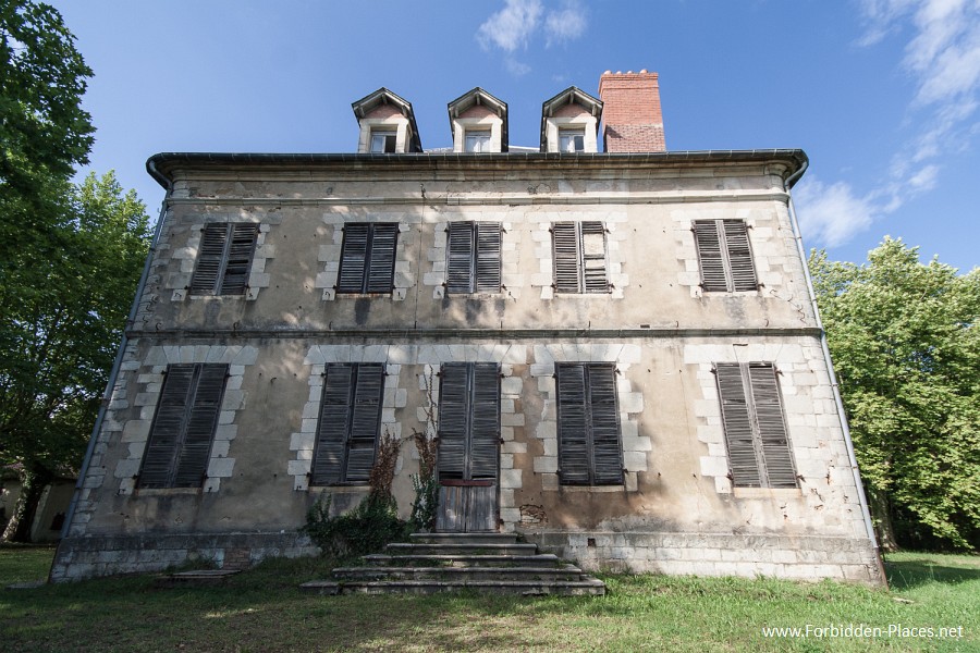 Châteaux abandonnés du Sud-Ouest - (c) Forbidden Places - Sylvain Margaine - 17 - Closed