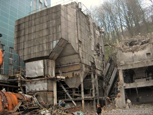 Intervapeur Verviers - (c) Forbidden Places - Sylvain Margaine - Huge reservoirs linked to the chimney