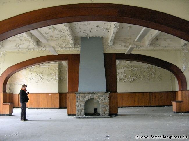 Verviers barracks - (c) Forbidden Places - Sylvain Margaine - The 'ballroom', looks like a ship