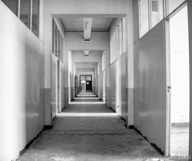 Cuartel de Verviers - (c) Forbidden Places - Sylvain Margaine - Looooong corridor