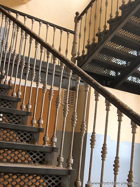 Caserne de Verviers - (c) Forbidden Places - Sylvain Margaine - De beaux escaliers