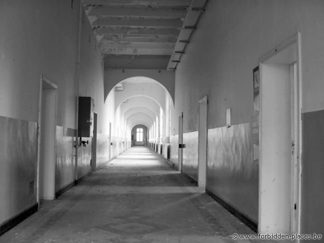 Verviers barracks - (c) Forbidden Places - Sylvain Margaine - One more corridor