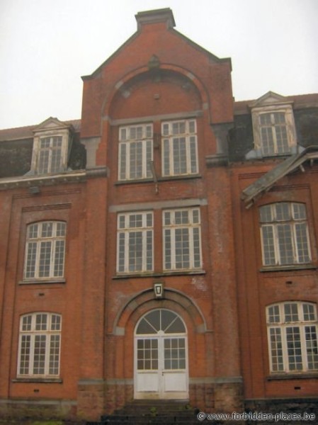 Verviers barracks - (c) Forbidden Places - Sylvain Margaine - Another view from outside