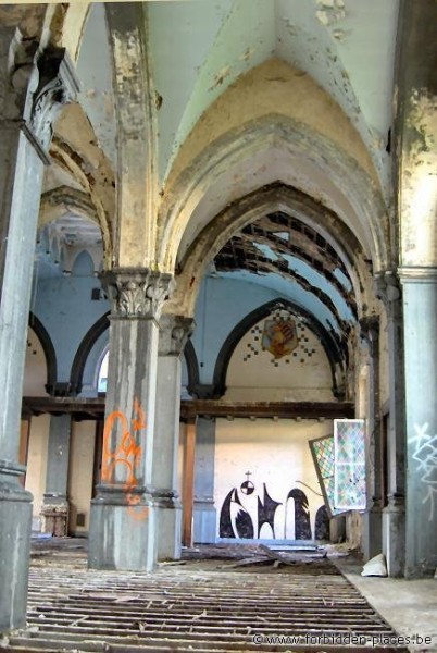 Le Valdor hospital - (c) Forbidden Places - Sylvain Margaine - Inside the chapel