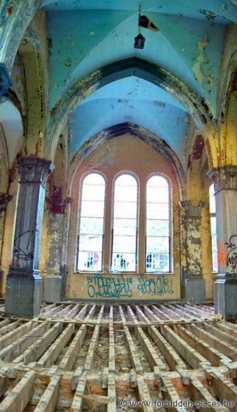 Le Valdor hospital - (c) Forbidden Places - Sylvain Margaine - Chapel... end.