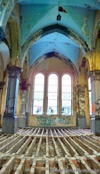 Hospital Le Valdor - (c) Forbidden Places - Sylvain Margaine - Chapel... end.