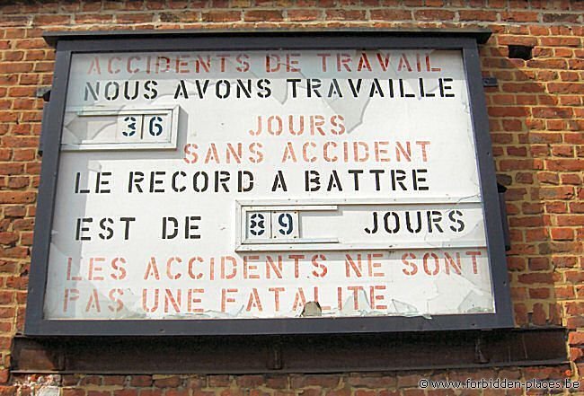 Planta de coque de Anderlues - (c) Forbidden Places - Sylvain Margaine - 36 working days without accident. Record to beat: 89 days!