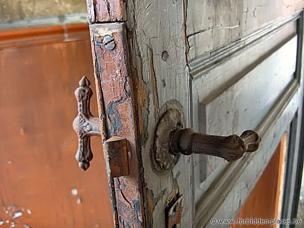 Cokeries d'Anderlues - (c) Forbidden Places - Sylvain Margaine - La porte