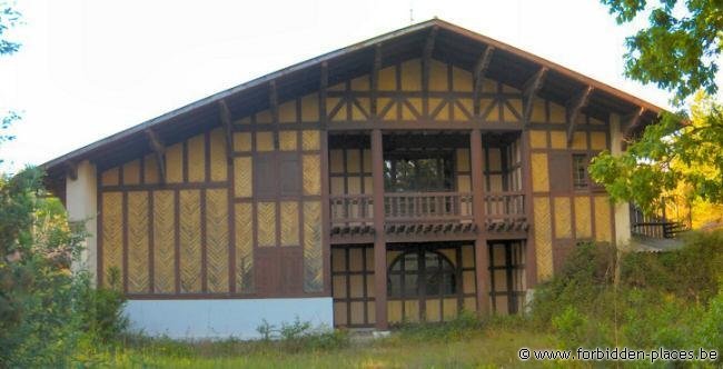 Abandoned holiday camp - (c) Forbidden Places - Sylvain Margaine - Main façade