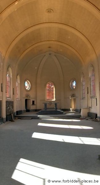 Oostende military hospital - (c) Forbidden Places - Sylvain Margaine - Inside the church