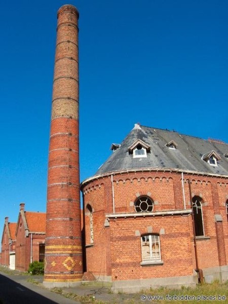 Oostende military hospital - (c) Forbidden Places - Sylvain Margaine - Beautiful chemney