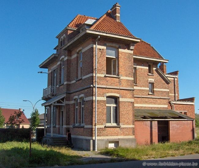 Hôpital militaire d'Ostende - (c) Forbidden Places - Sylvain Margaine - La petite maison du concierge?