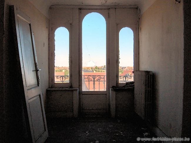 Hôpital militaire d'Ostende - (c) Forbidden Places - Sylvain Margaine - Vue depuis la petite maison