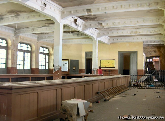 Gare de Canfranc - (c) Forbidden Places - Sylvain Margaine - Corridor - Les chambres des fonctionnaires