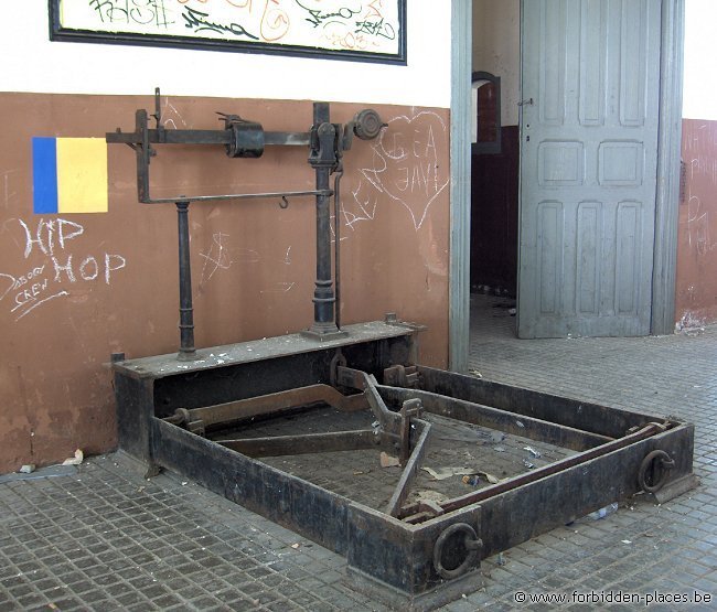 Canfranc railway station - (c) Forbidden Places - Sylvain Margaine - Balance