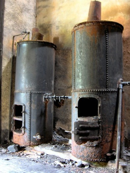 Estación de Canfranc - (c) Forbidden Places - Sylvain Margaine - Nice heating machines