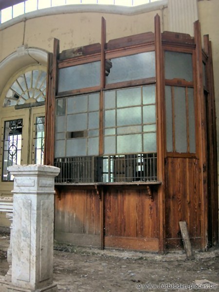 Canfranc railway station - (c) Forbidden Places - Sylvain Margaine - Another ticket desk