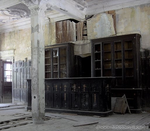 Canfranc railway station - (c) Forbidden Places - Sylvain Margaine - One of the 150 doors...