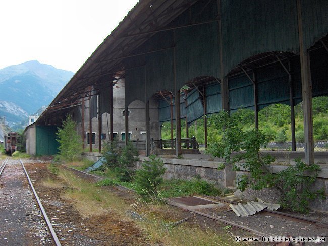 Canfranc railway station - (c) Forbidden Places - Sylvain Margaine - Spanish pier, still in use