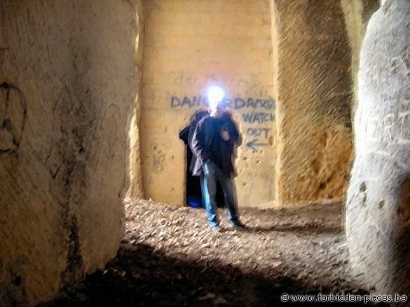 Carrières souterraines de Caestert - (c) Forbidden Places - Sylvain Margaine - Tête d'ampoule!